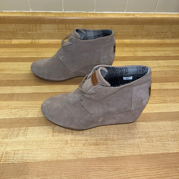 Tom’s Wedge Ankle Boots Desert Taupe Suede Kala Bootie Size 7.5 - Picture 2 of 8